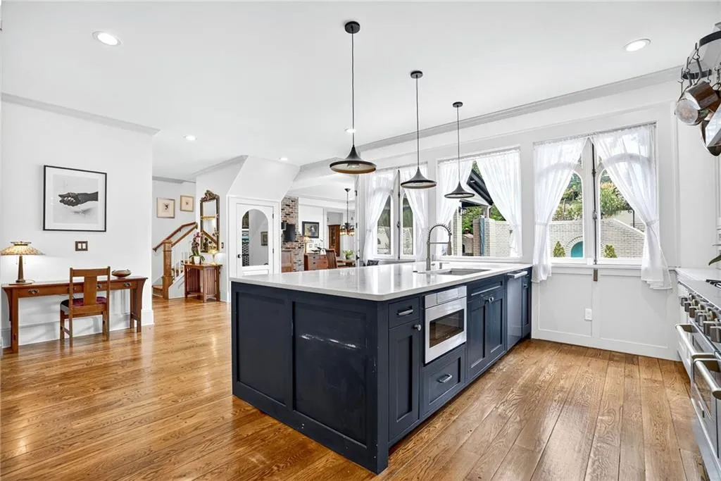 3230 W Andrews Drive Nw, Atlanta, Georgia 30305, 6 Bedrooms Bedrooms, ,5 BathroomsBathrooms,Residential,For Sale,3230 W Andrews Drive Nw,7631112