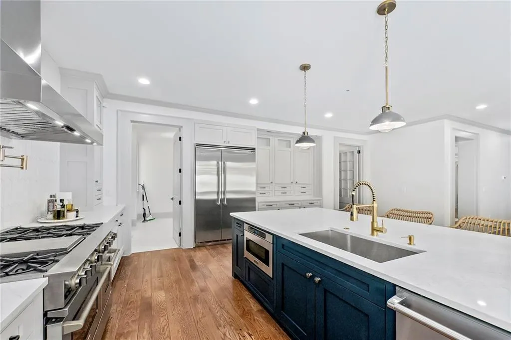 3230 W Andrews Drive Nw, Atlanta, Georgia 30305, 6 Bedrooms Bedrooms, ,5 BathroomsBathrooms,Residential,For Sale,3230 W Andrews Drive Nw,7631112
