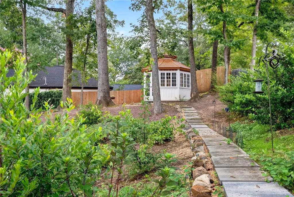 3230 W Andrews Drive Nw, Atlanta, Georgia 30305, 6 Bedrooms Bedrooms, ,5 BathroomsBathrooms,Residential,For Sale,3230 W Andrews Drive Nw,7631112
