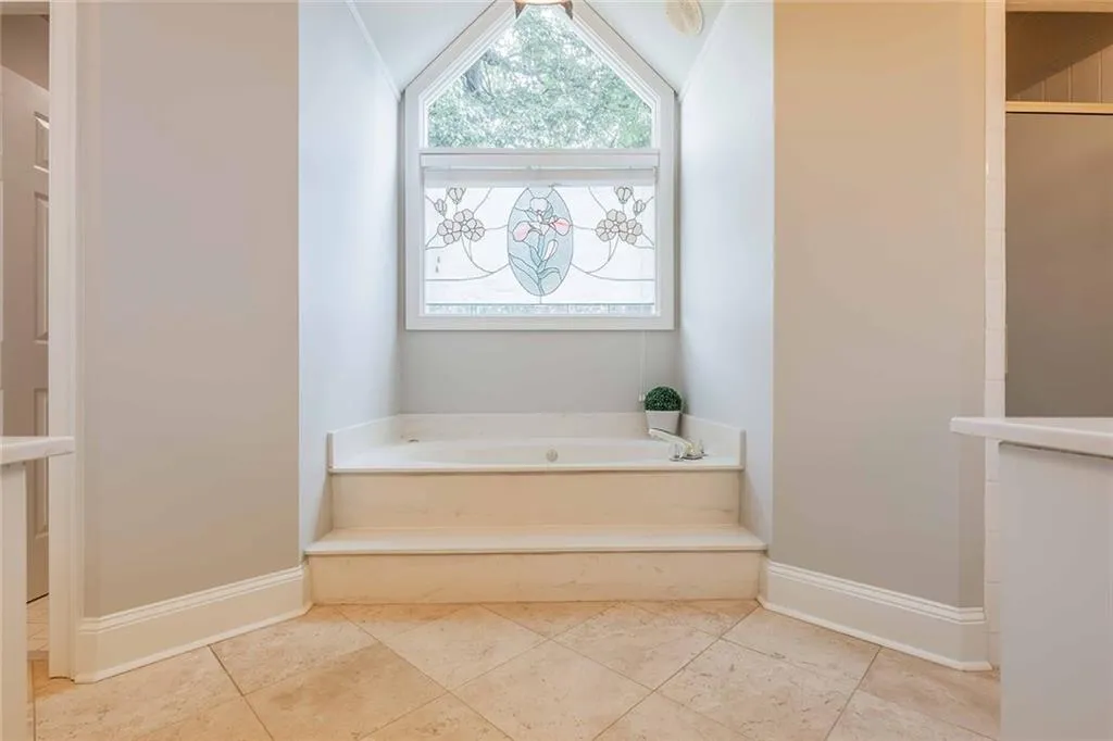 225 Embassy Court, Atlanta, Georgia 30328, 3 Bedrooms Bedrooms, ,2 BathroomsBathrooms,Residential,Sold,225 Embassy Court,7391110