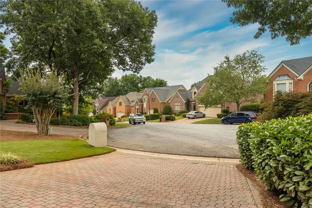 225 Embassy Court, Atlanta, Georgia 30328, 3 Bedrooms Bedrooms, ,2 BathroomsBathrooms,Residential,Sold,225 Embassy Court,7391110