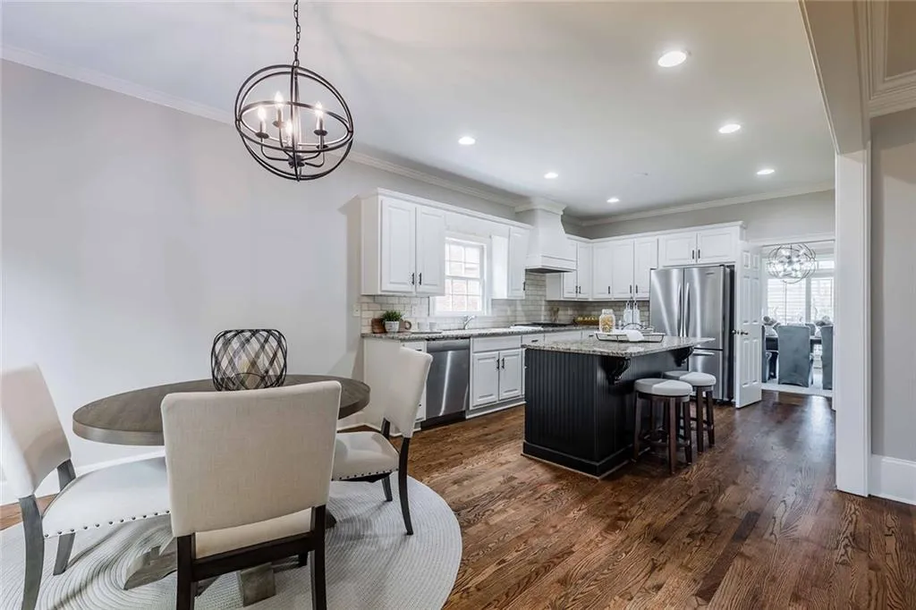 225 Embassy Court, Atlanta, Georgia 30328, 3 Bedrooms Bedrooms, ,2 BathroomsBathrooms,Residential,Sold,225 Embassy Court,7391110