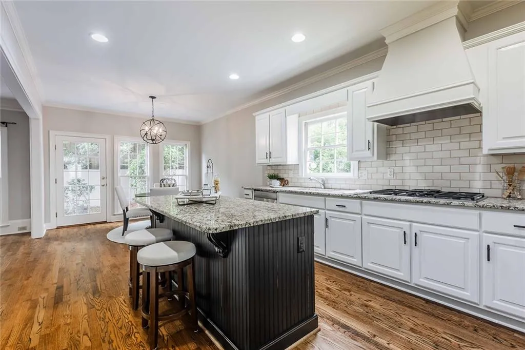 225 Embassy Court, Atlanta, Georgia 30328, 3 Bedrooms Bedrooms, ,2 BathroomsBathrooms,Residential,Sold,225 Embassy Court,7391110