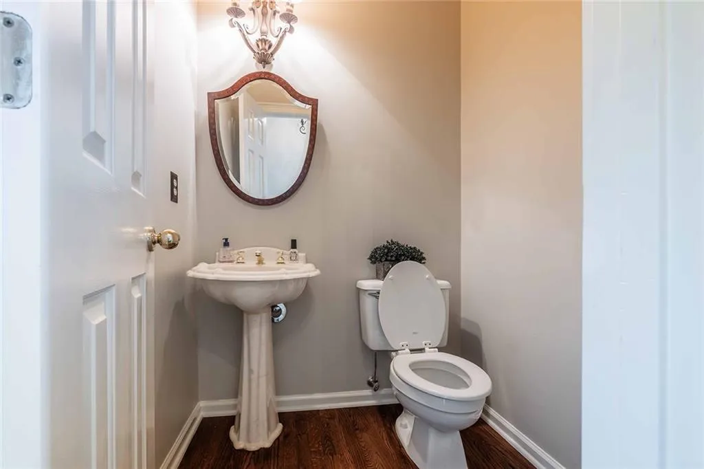 225 Embassy Court, Atlanta, Georgia 30328, 3 Bedrooms Bedrooms, ,2 BathroomsBathrooms,Residential,Sold,225 Embassy Court,7391110