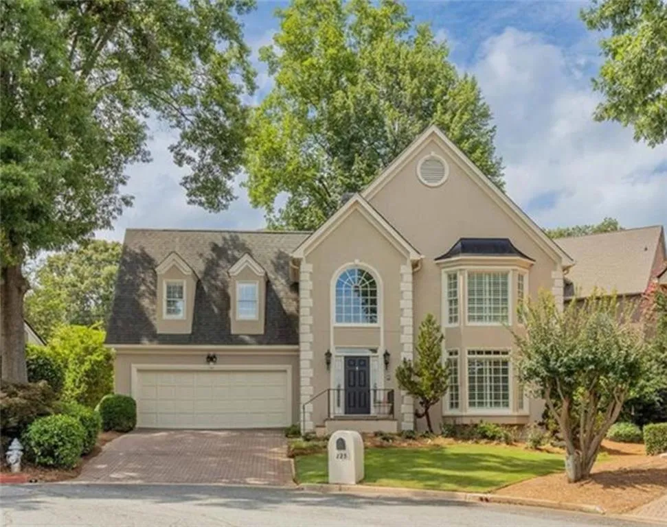 225 Embassy Court, Atlanta, Georgia 30328, 3 Bedrooms Bedrooms, ,2 BathroomsBathrooms,Residential,Sold,225 Embassy Court,7391110