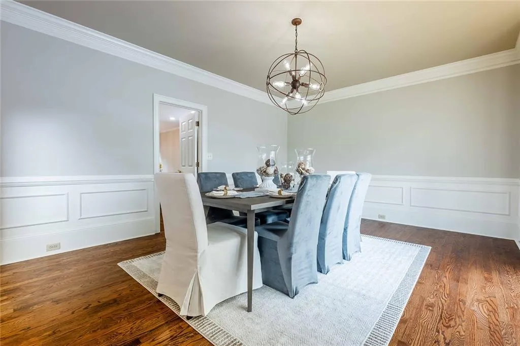 225 Embassy Court, Atlanta, Georgia 30328, 3 Bedrooms Bedrooms, ,2 BathroomsBathrooms,Residential,Sold,225 Embassy Court,7391110