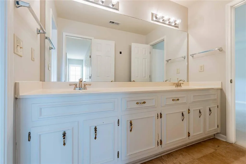 225 Embassy Court, Atlanta, Georgia 30328, 3 Bedrooms Bedrooms, ,2 BathroomsBathrooms,Residential,Sold,225 Embassy Court,7391110