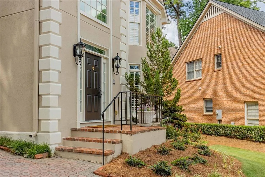 225 Embassy Court, Atlanta, Georgia 30328, 3 Bedrooms Bedrooms, ,2 BathroomsBathrooms,Residential,Sold,225 Embassy Court,7391110