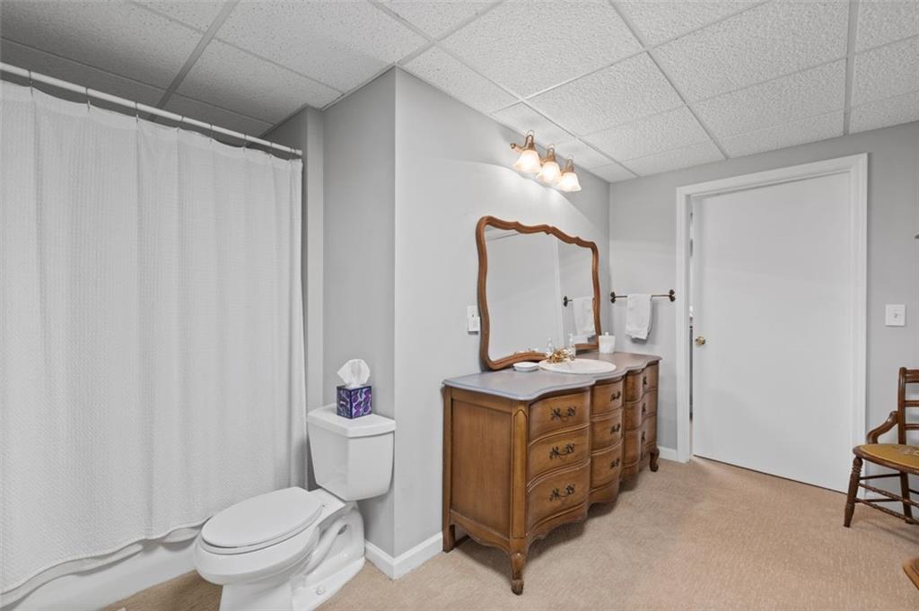 255 LEDGEMONT Court, Atlanta, Georgia 30342, 5 Bedrooms Bedrooms, ,3 BathroomsBathrooms,Residential,Sold,255 LEDGEMONT Court,7294139