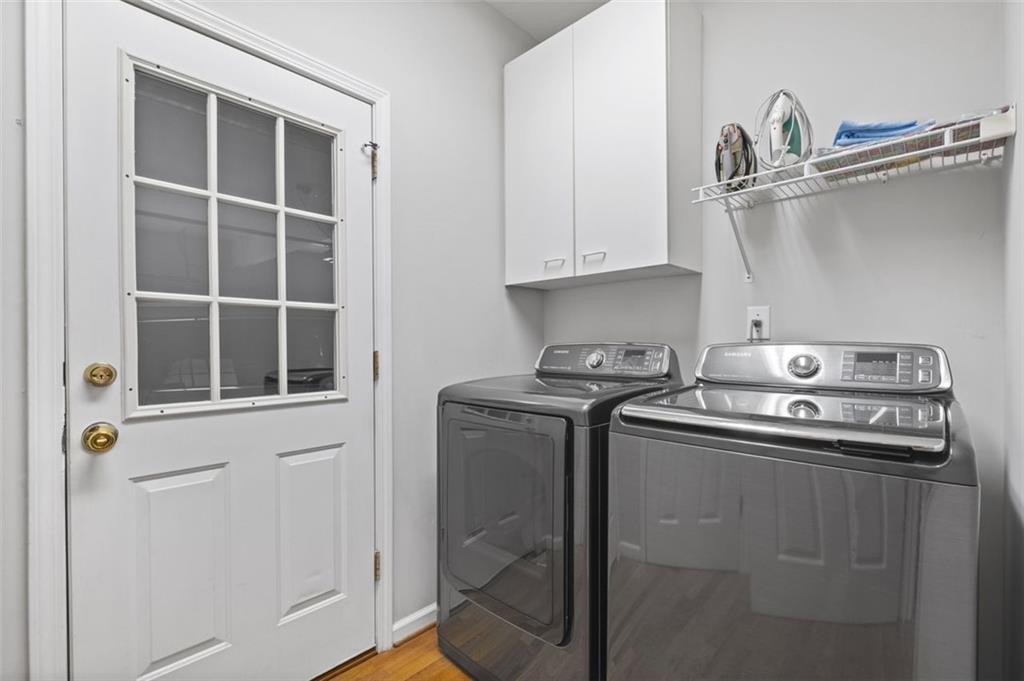 255 LEDGEMONT Court, Atlanta, Georgia 30342, 5 Bedrooms Bedrooms, ,3 BathroomsBathrooms,Residential,Sold,255 LEDGEMONT Court,7294139