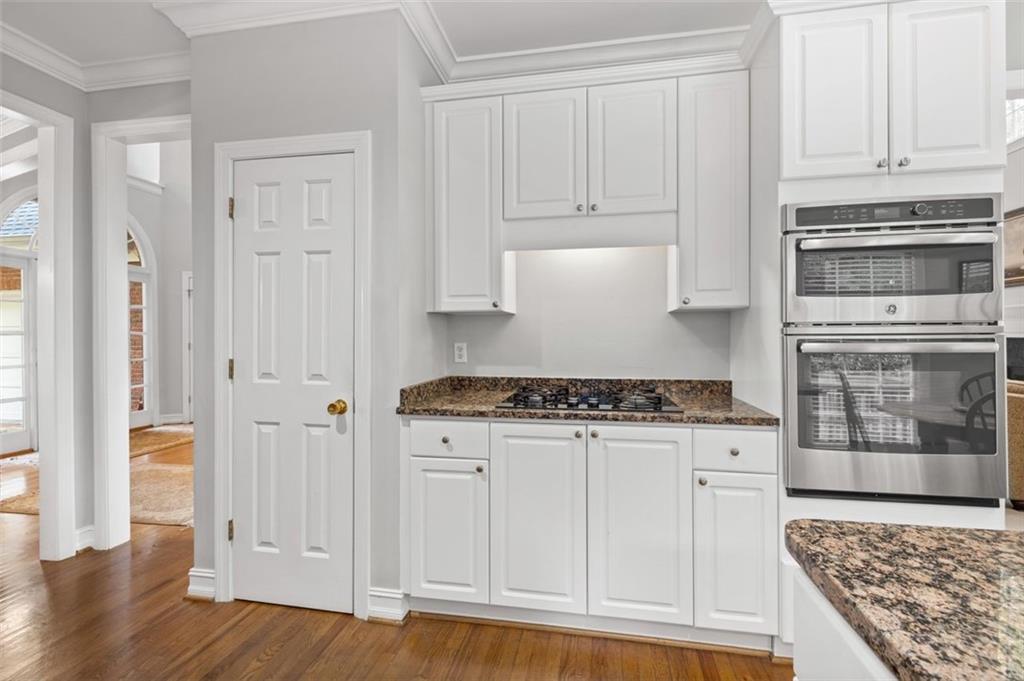 255 LEDGEMONT Court, Atlanta, Georgia 30342, 5 Bedrooms Bedrooms, ,3 BathroomsBathrooms,Residential,Sold,255 LEDGEMONT Court,7294139