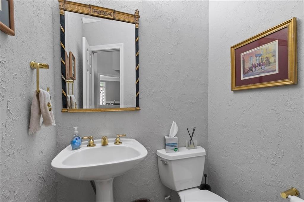 255 LEDGEMONT Court, Atlanta, Georgia 30342, 5 Bedrooms Bedrooms, ,3 BathroomsBathrooms,Residential,Sold,255 LEDGEMONT Court,7294139