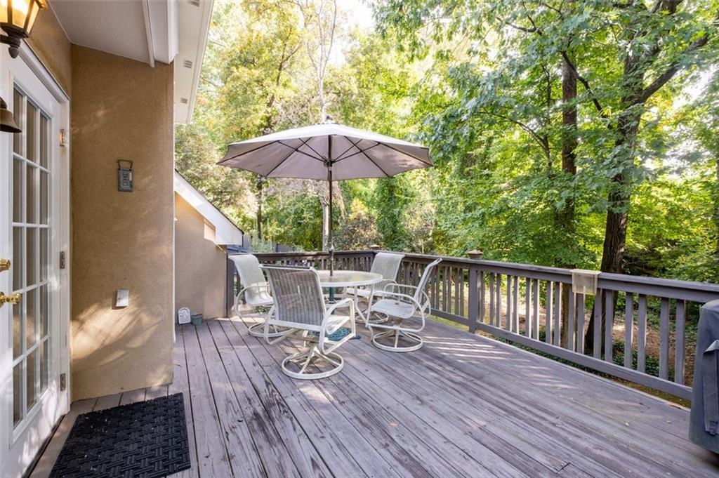 255 LEDGEMONT Court, Atlanta, Georgia 30342, 5 Bedrooms Bedrooms, ,3 BathroomsBathrooms,Residential,Sold,255 LEDGEMONT Court,7294139