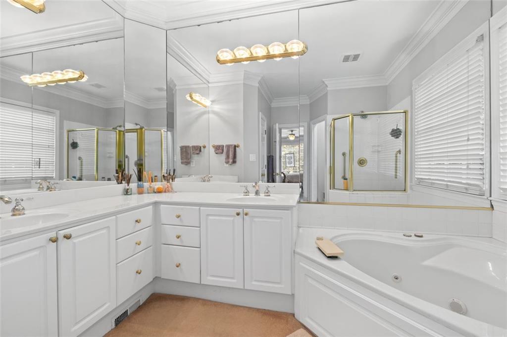 255 LEDGEMONT Court, Atlanta, Georgia 30342, 5 Bedrooms Bedrooms, ,3 BathroomsBathrooms,Residential,Sold,255 LEDGEMONT Court,7294139