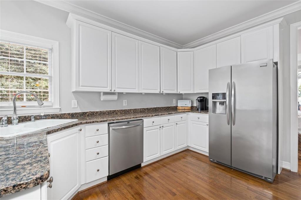 255 LEDGEMONT Court, Atlanta, Georgia 30342, 5 Bedrooms Bedrooms, ,3 BathroomsBathrooms,Residential,Sold,255 LEDGEMONT Court,7294139