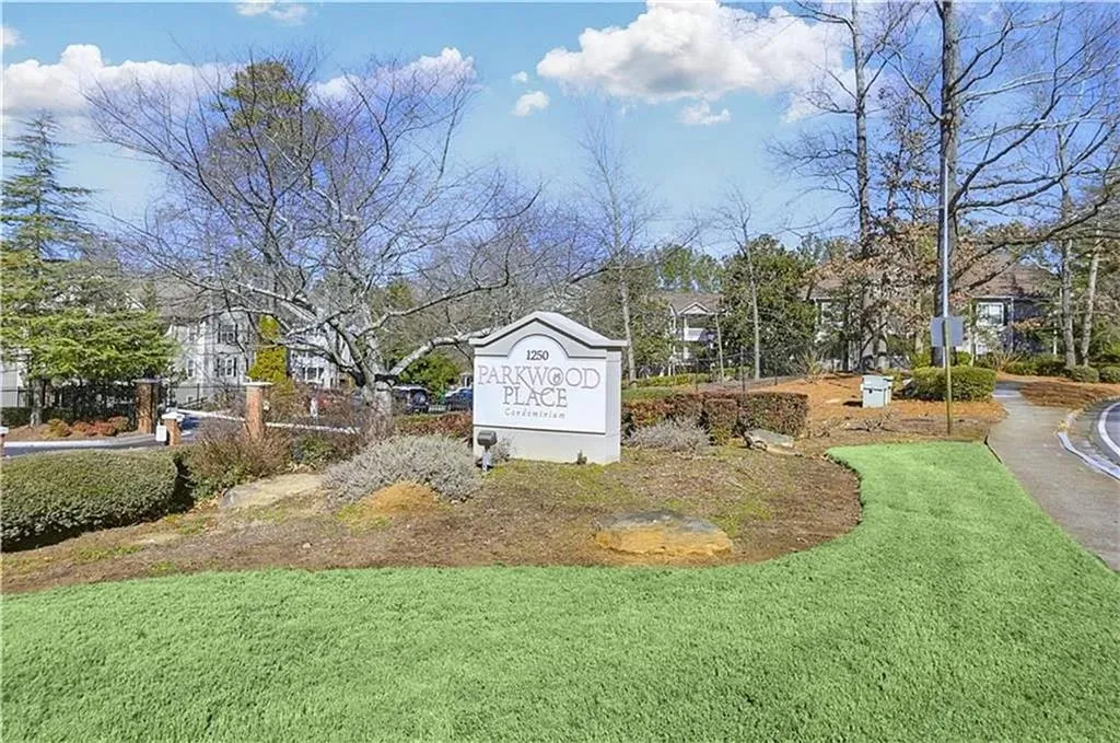 1250 Parkwood Circle Se Unit 400, Atlanta, Georgia 30339, 3 Bedrooms Bedrooms, ,2 BathroomsBathrooms,Residential,For Sale,1250 Parkwood Circle Se Unit 400,7576131