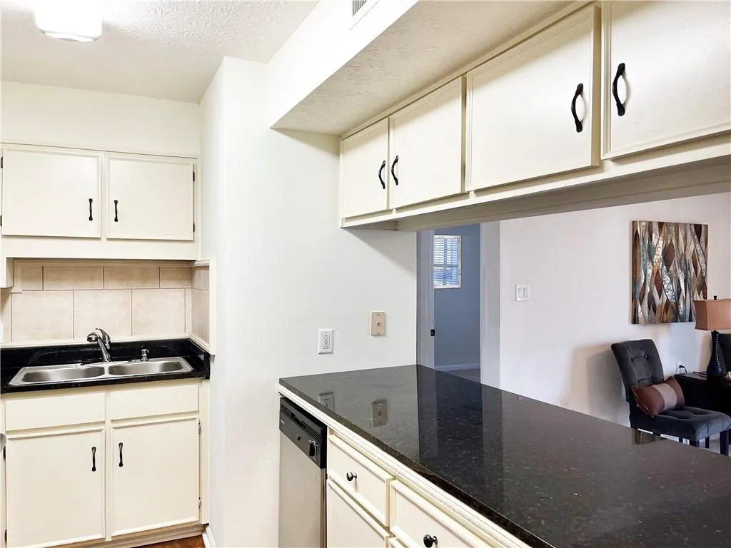 475 Mount Vernon Highway Unit B210, Sandy Springs, Georgia 30328, 2 Bedrooms Bedrooms, ,2 BathroomsBathrooms,Residential,Sold,475 Mount Vernon Highway Unit B210,7156381