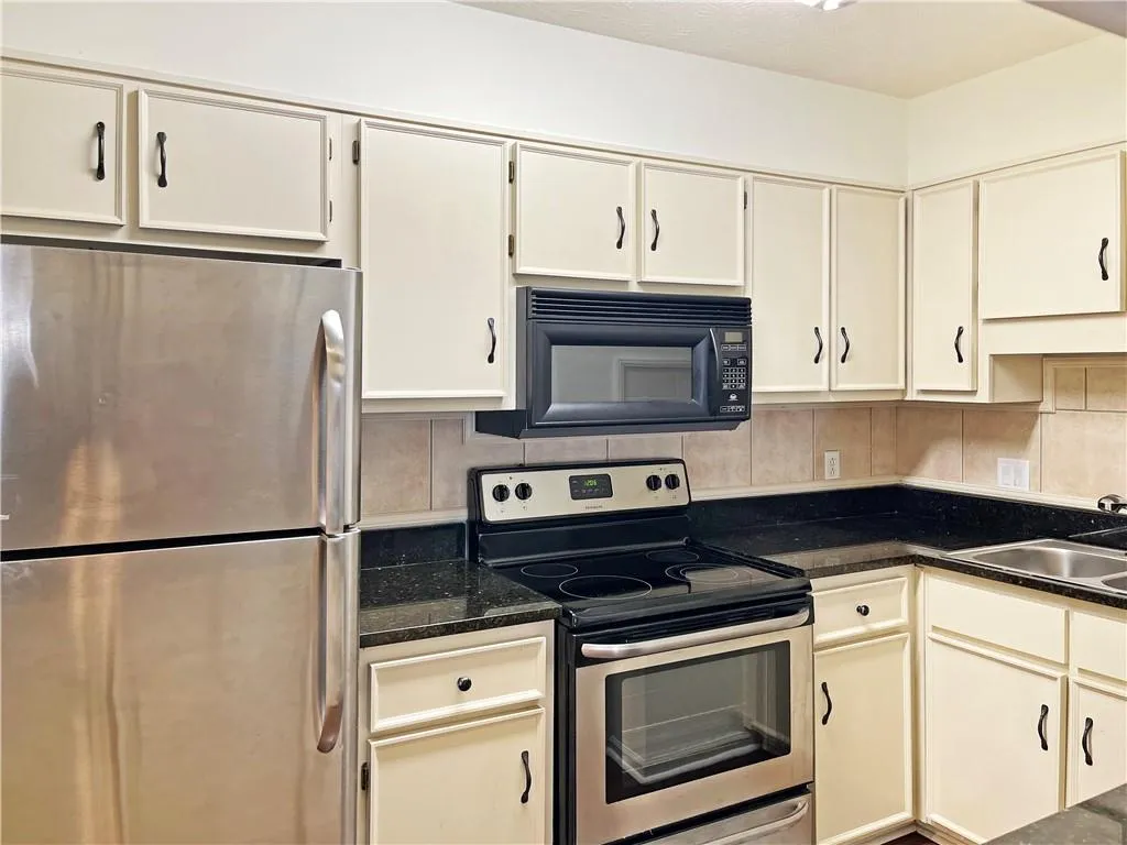 475 Mount Vernon Highway Unit B210, Sandy Springs, Georgia 30328, 2 Bedrooms Bedrooms, ,2 BathroomsBathrooms,Residential,Sold,475 Mount Vernon Highway Unit B210,7156381