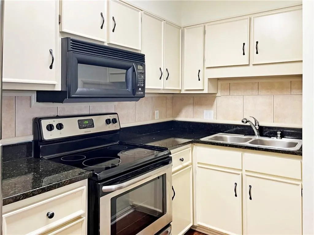 475 Mount Vernon Highway Unit B210, Sandy Springs, Georgia 30328, 2 Bedrooms Bedrooms, ,2 BathroomsBathrooms,Residential,Sold,475 Mount Vernon Highway Unit B210,7156381