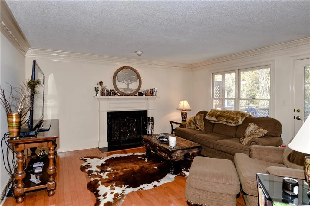 400 Brantley Road, Sandy Springs, Georgia 30350, 4 Bedrooms Bedrooms, ,3 BathroomsBathrooms,Residential,Sold,400 Brantley Road,6102524