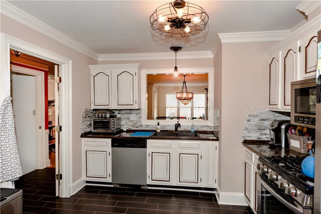 400 Brantley Road, Sandy Springs, Georgia 30350, 4 Bedrooms Bedrooms, ,3 BathroomsBathrooms,Residential,Sold,400 Brantley Road,6102524