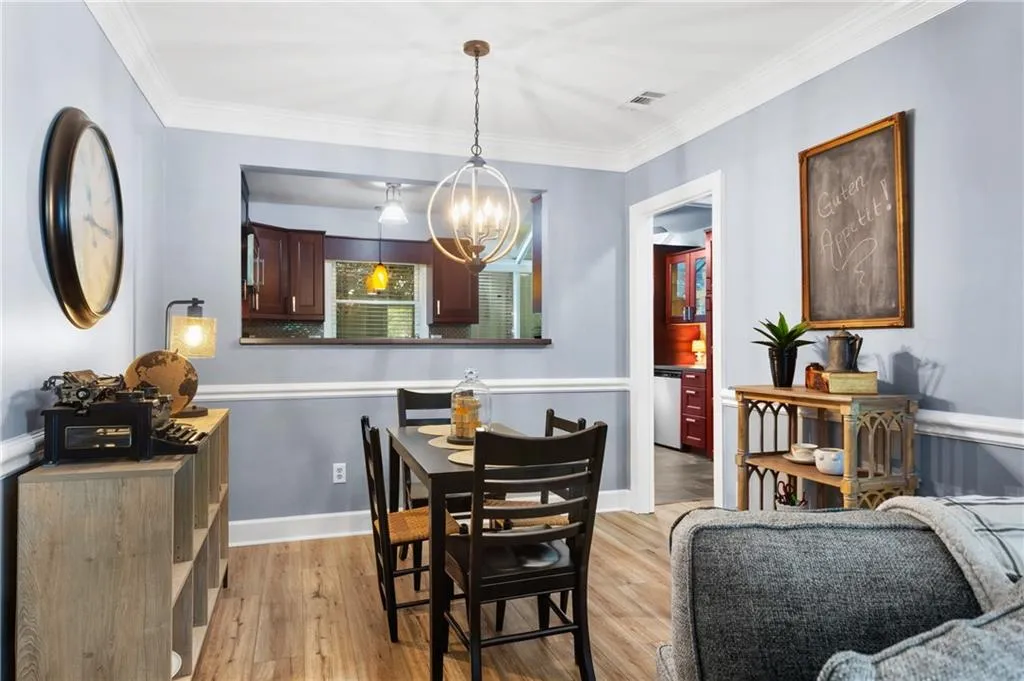 7500 Roswell Road Unit 83, Sandy Springs, Georgia 30350, 2 Bedrooms Bedrooms, ,2 BathroomsBathrooms,Residential,Sold,7500 Roswell Road Unit 83,6710317