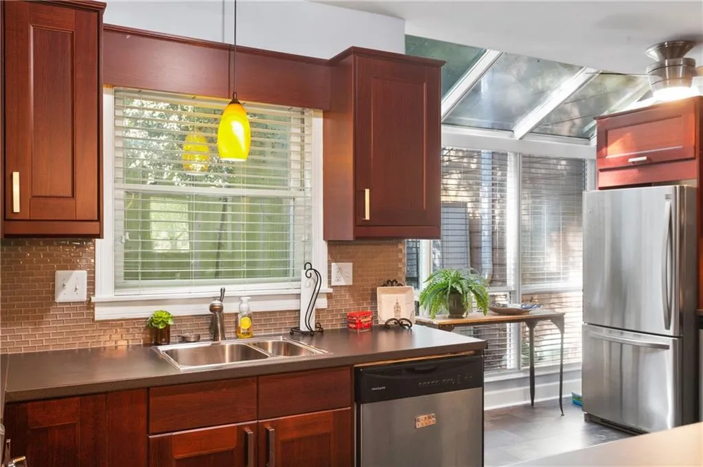 7500 Roswell Road Unit 83, Sandy Springs, Georgia 30350, 2 Bedrooms Bedrooms, ,2 BathroomsBathrooms,Residential,Sold,7500 Roswell Road Unit 83,6710317