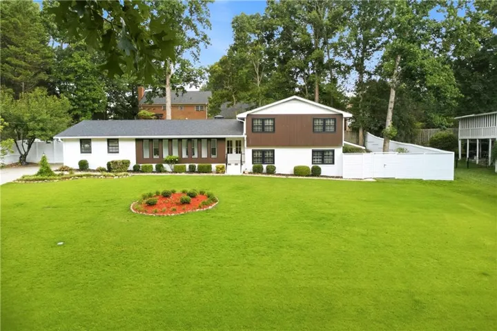 Spacious front lawn
