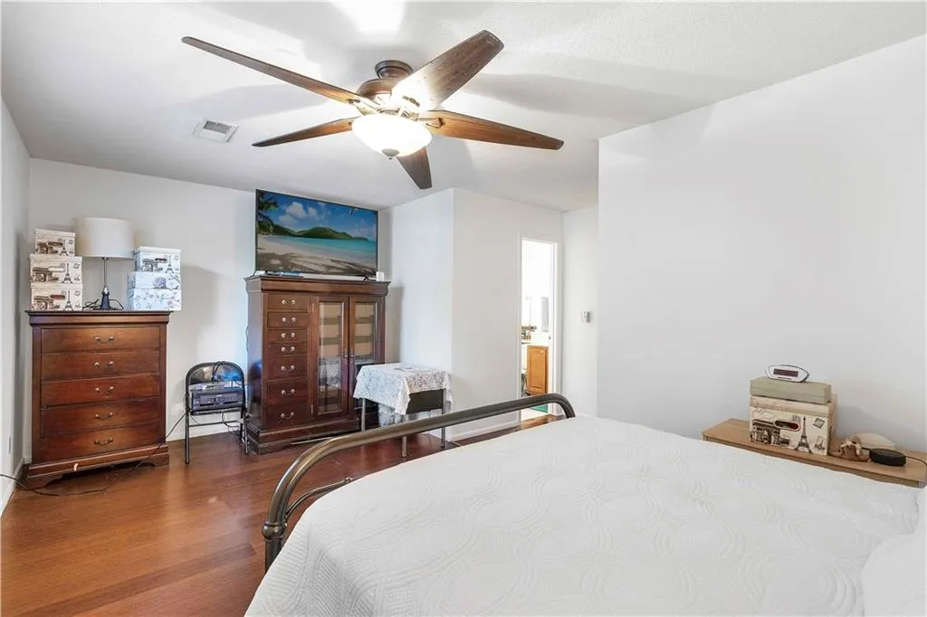 6900 Roswell Road Unit B3, Sandy Springs, Georgia 30328, 2 Bedrooms Bedrooms, ,2 BathroomsBathrooms,Residential,Sold,6900 Roswell Road Unit B3,6894441