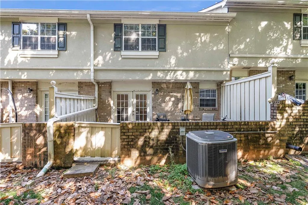 6900 Roswell Road Unit B3, Sandy Springs, Georgia 30328, 2 Bedrooms Bedrooms, ,2 BathroomsBathrooms,Residential,Sold,6900 Roswell Road Unit B3,6894441