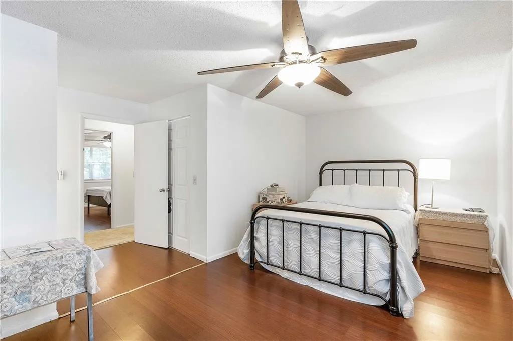 6900 Roswell Road Unit B3, Sandy Springs, Georgia 30328, 2 Bedrooms Bedrooms, ,2 BathroomsBathrooms,Residential,Sold,6900 Roswell Road Unit B3,6894441