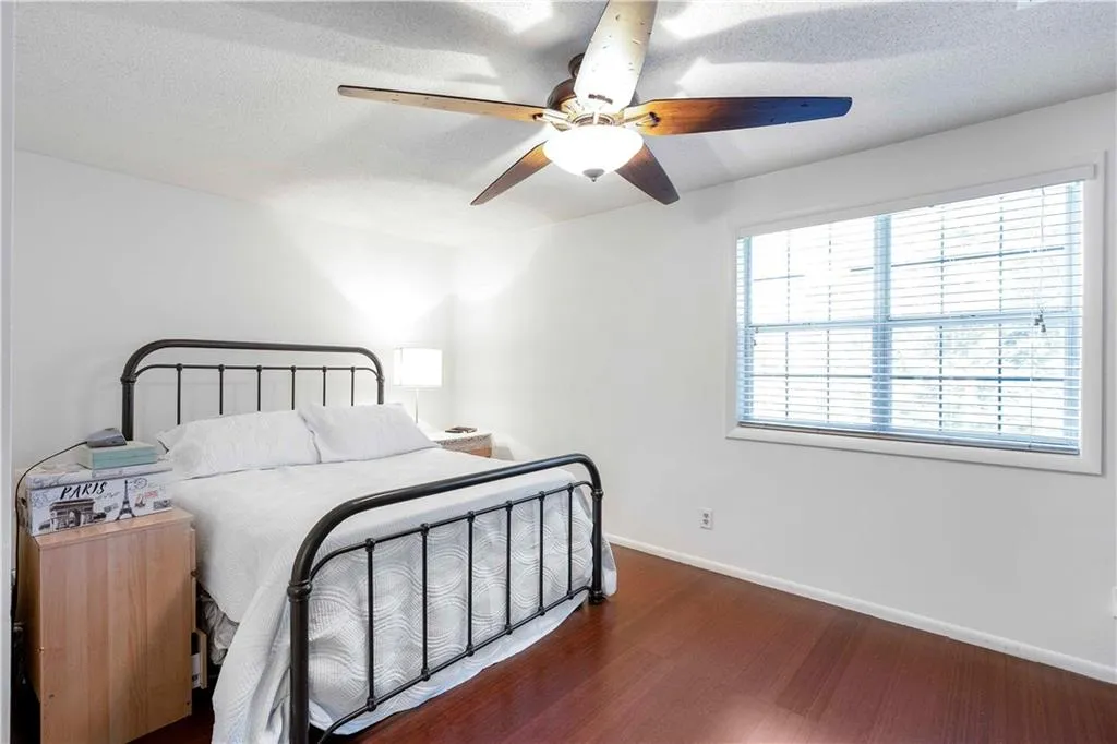 6900 Roswell Road Unit B3, Sandy Springs, Georgia 30328, 2 Bedrooms Bedrooms, ,2 BathroomsBathrooms,Residential,Sold,6900 Roswell Road Unit B3,6894441
