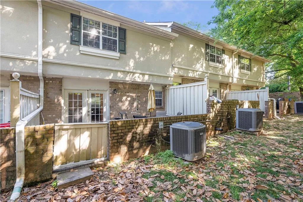 6900 Roswell Road Unit B3, Sandy Springs, Georgia 30328, 2 Bedrooms Bedrooms, ,2 BathroomsBathrooms,Residential,Sold,6900 Roswell Road Unit B3,6894441