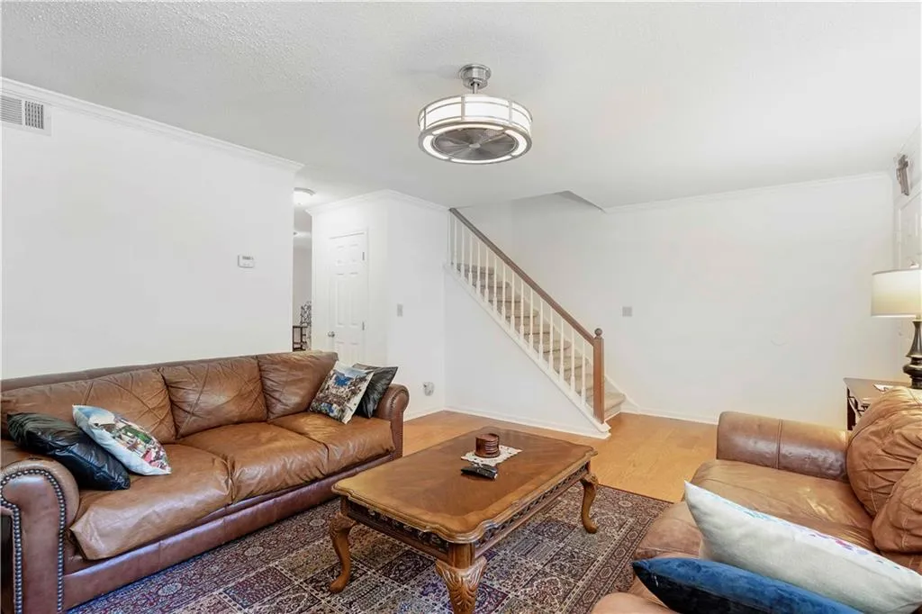 6900 Roswell Road Unit B3, Sandy Springs, Georgia 30328, 2 Bedrooms Bedrooms, ,2 BathroomsBathrooms,Residential,Sold,6900 Roswell Road Unit B3,6894441