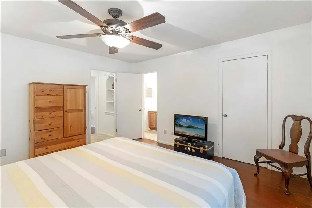 6900 Roswell Road Unit B3, Sandy Springs, Georgia 30328, 2 Bedrooms Bedrooms, ,2 BathroomsBathrooms,Residential,Sold,6900 Roswell Road Unit B3,6894441