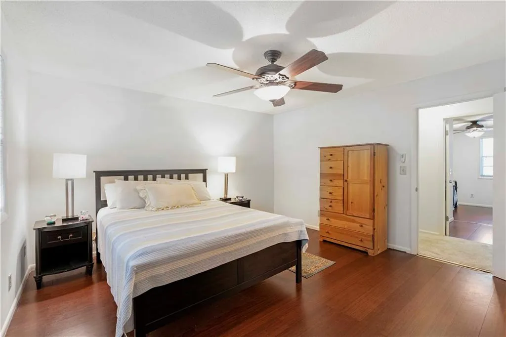 6900 Roswell Road Unit B3, Sandy Springs, Georgia 30328, 2 Bedrooms Bedrooms, ,2 BathroomsBathrooms,Residential,Sold,6900 Roswell Road Unit B3,6894441
