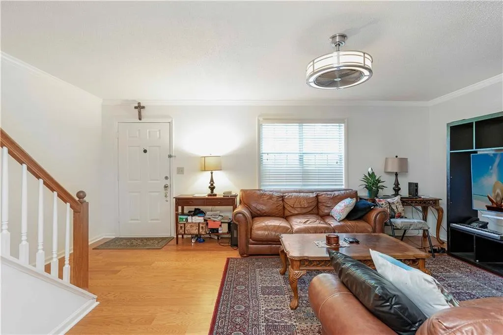 6900 Roswell Road Unit B3, Sandy Springs, Georgia 30328, 2 Bedrooms Bedrooms, ,2 BathroomsBathrooms,Residential,Sold,6900 Roswell Road Unit B3,6894441