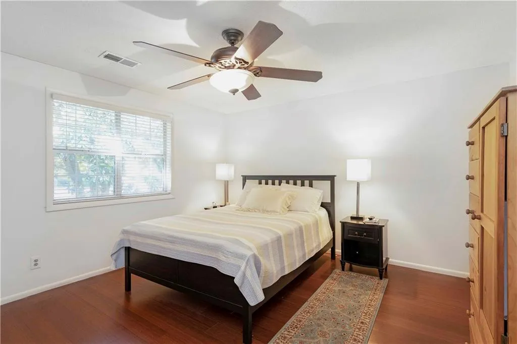 6900 Roswell Road Unit B3, Sandy Springs, Georgia 30328, 2 Bedrooms Bedrooms, ,2 BathroomsBathrooms,Residential,Sold,6900 Roswell Road Unit B3,6894441