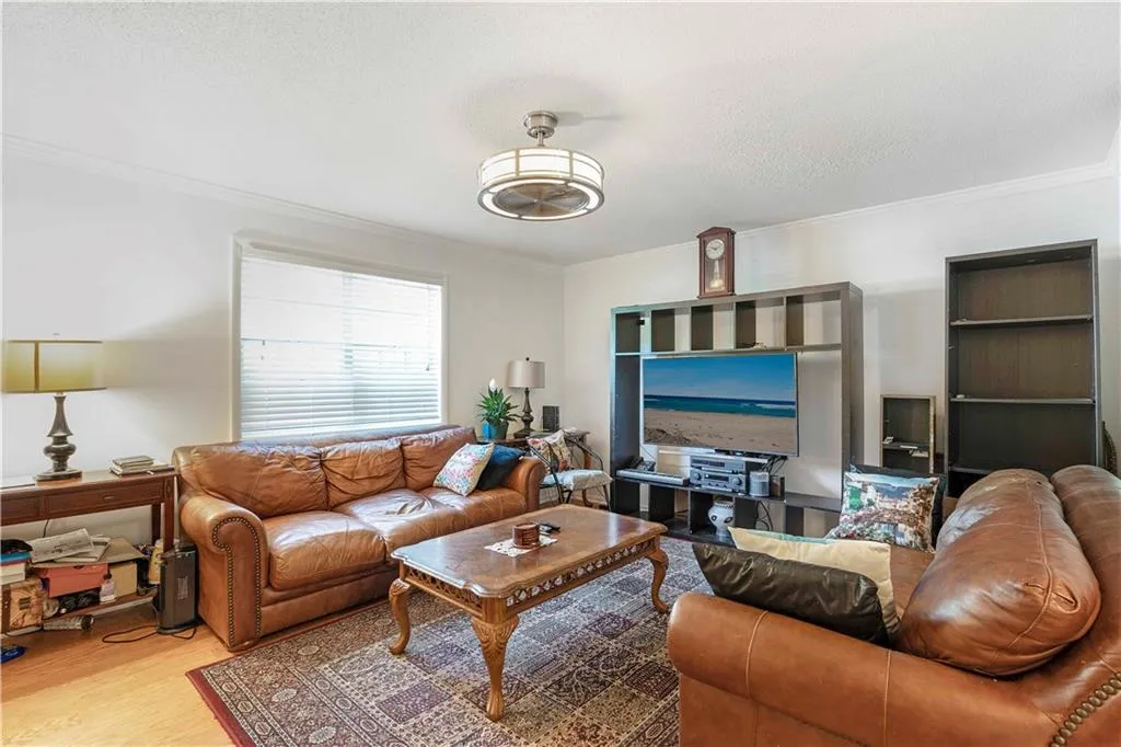 6900 Roswell Road Unit B3, Sandy Springs, Georgia 30328, 2 Bedrooms Bedrooms, ,2 BathroomsBathrooms,Residential,Sold,6900 Roswell Road Unit B3,6894441