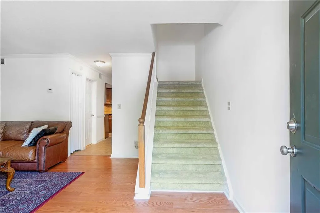 6900 Roswell Road Unit B3, Sandy Springs, Georgia 30328, 2 Bedrooms Bedrooms, ,2 BathroomsBathrooms,Residential,Sold,6900 Roswell Road Unit B3,6894441