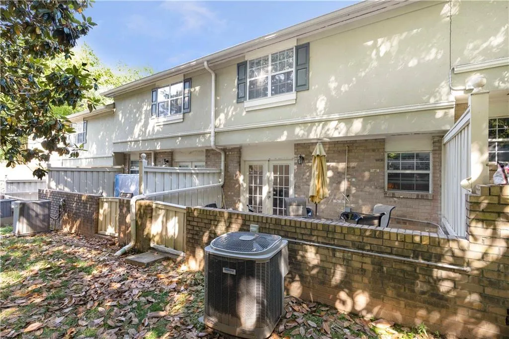 6900 Roswell Road Unit B3, Sandy Springs, Georgia 30328, 2 Bedrooms Bedrooms, ,2 BathroomsBathrooms,Residential,Sold,6900 Roswell Road Unit B3,6894441