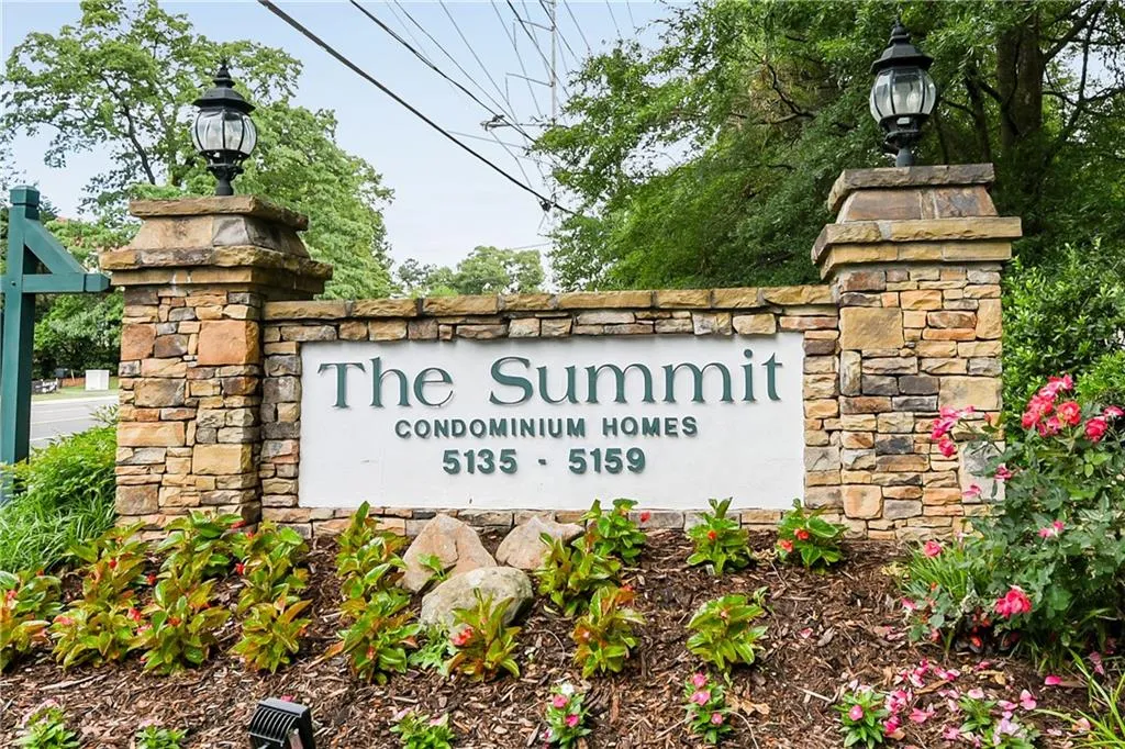 5151 Roswell Road Unit 4, Atlanta, Georgia 30342, 2 Bedrooms Bedrooms, ,2 BathroomsBathrooms,Residential,Sold,5151 Roswell Road Unit 4,6722920