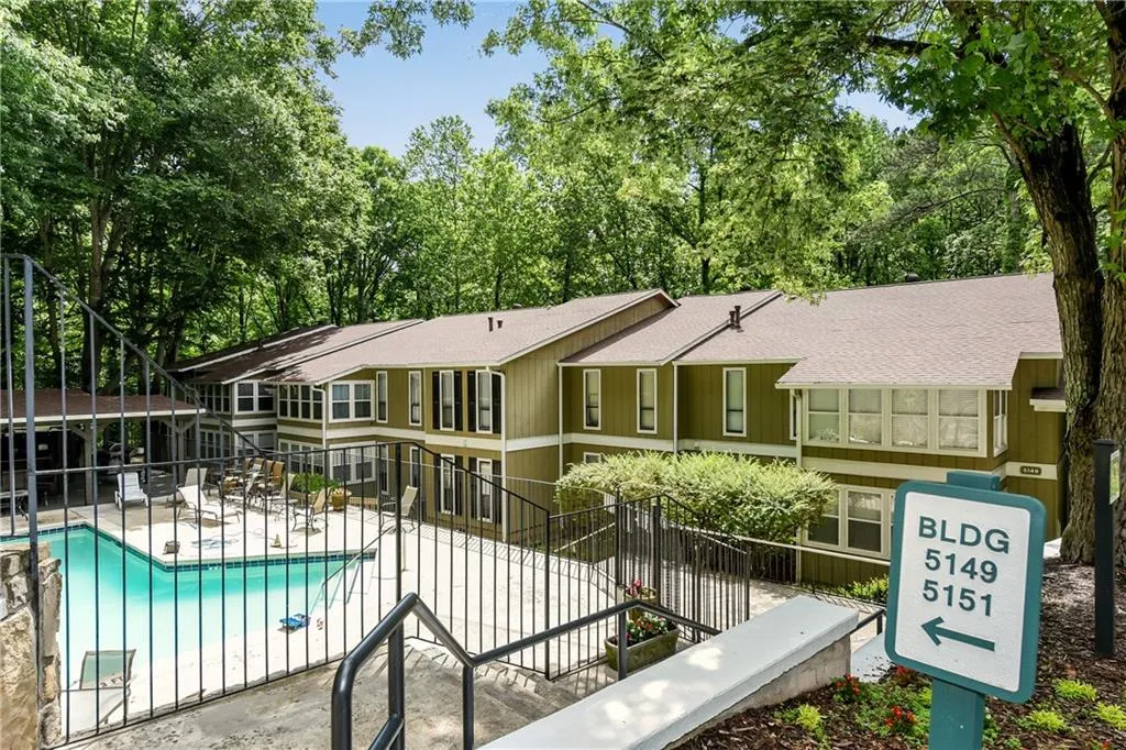 5151 Roswell Road Unit 4, Atlanta, Georgia 30342, 2 Bedrooms Bedrooms, ,2 BathroomsBathrooms,Residential,Sold,5151 Roswell Road Unit 4,6722920