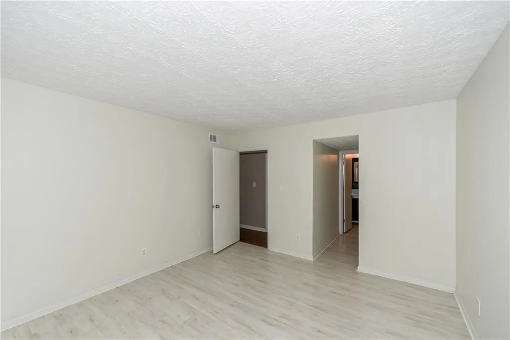 5151 Roswell Road Unit 4, Atlanta, Georgia 30342, 2 Bedrooms Bedrooms, ,2 BathroomsBathrooms,Residential,Sold,5151 Roswell Road Unit 4,6722920