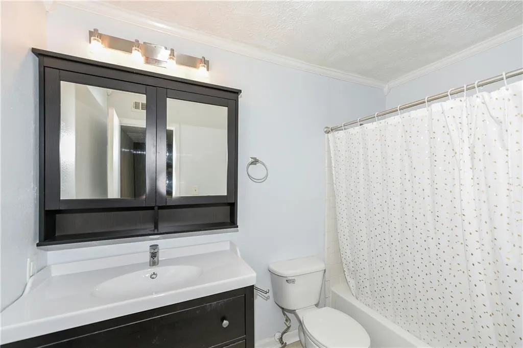 5151 Roswell Road Unit 4, Atlanta, Georgia 30342, 2 Bedrooms Bedrooms, ,2 BathroomsBathrooms,Residential,Sold,5151 Roswell Road Unit 4,6722920