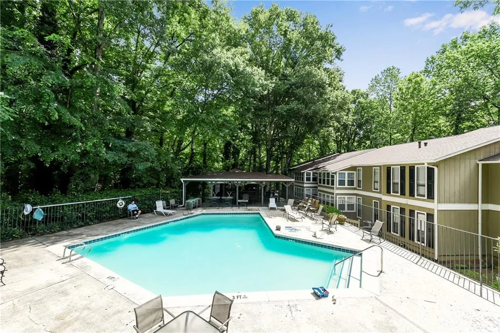 5151 Roswell Road Unit 4, Atlanta, Georgia 30342, 2 Bedrooms Bedrooms, ,2 BathroomsBathrooms,Residential,Sold,5151 Roswell Road Unit 4,6722920