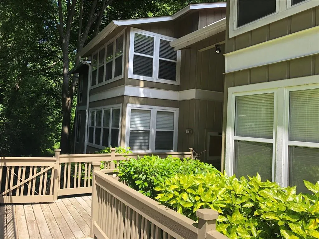 5151 Roswell Road Unit 4, Atlanta, Georgia 30342, 2 Bedrooms Bedrooms, ,2 BathroomsBathrooms,Residential,Sold,5151 Roswell Road Unit 4,6722920