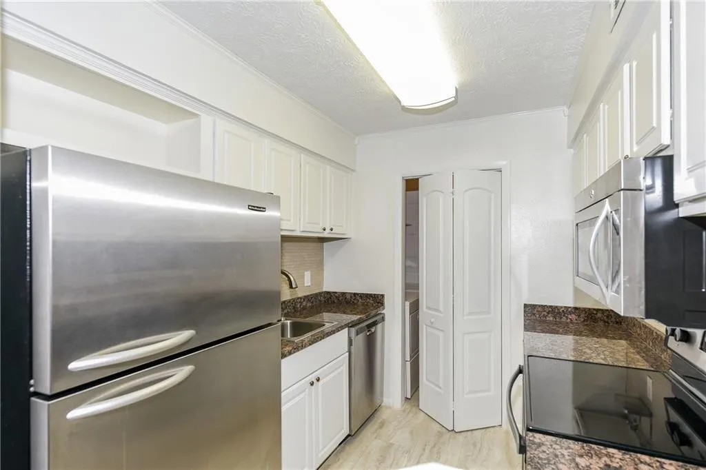 5151 Roswell Road Unit 4, Atlanta, Georgia 30342, 2 Bedrooms Bedrooms, ,2 BathroomsBathrooms,Residential,Sold,5151 Roswell Road Unit 4,6722920