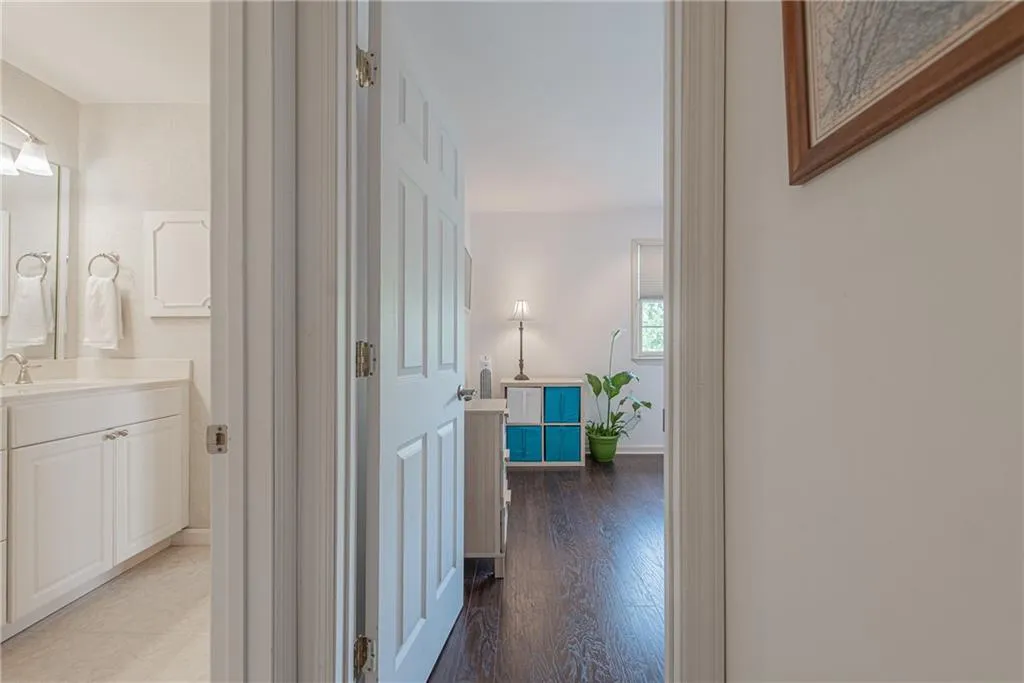 6520 Roswell Road Unit 98, Atlanta, Georgia 30328, 2 Bedrooms Bedrooms, ,1 BathroomBathrooms,Residential,Sold,6520 Roswell Road Unit 98,6545496