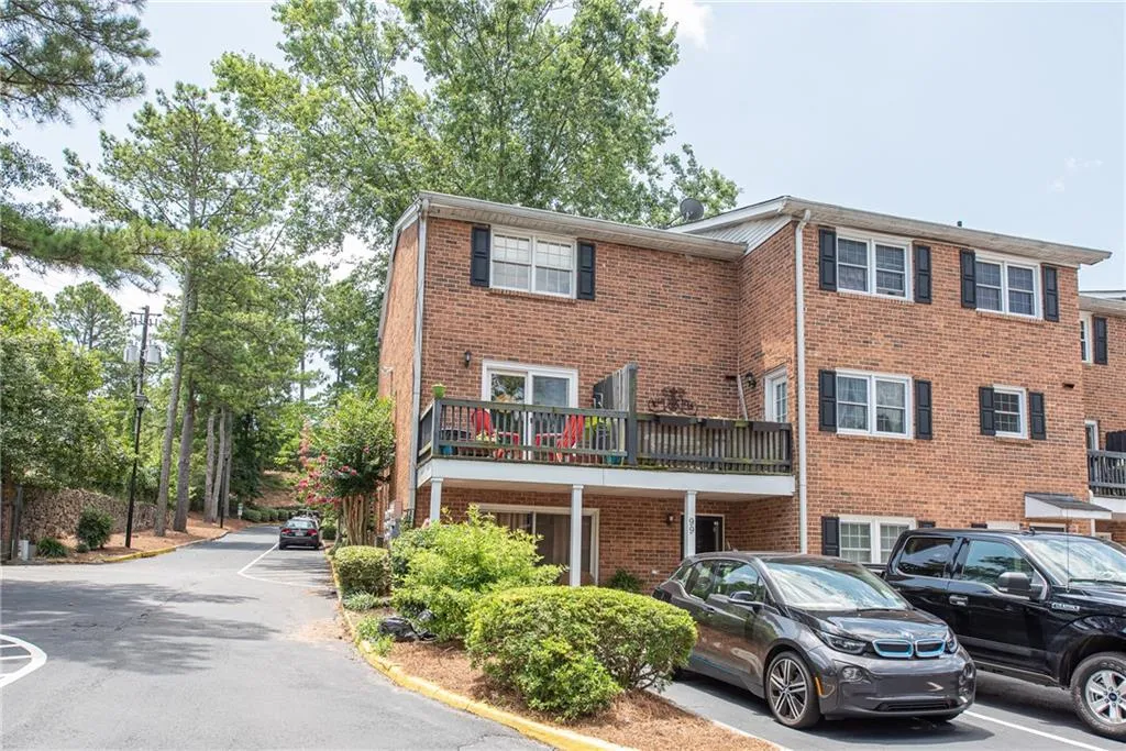 6520 Roswell Road Unit 98, Atlanta, Georgia 30328, 2 Bedrooms Bedrooms, ,1 BathroomBathrooms,Residential,Sold,6520 Roswell Road Unit 98,6545496